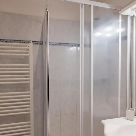 Guesthost - Bright Ariston X6! Appartement