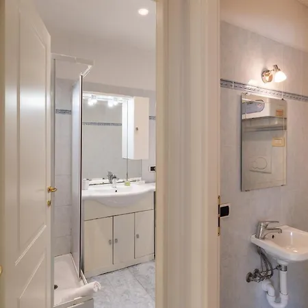 Апартаменти Guesthost - Bright Ariston X6!